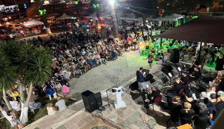 Ürkmez Kültür ve Sanat Festivali görkemli bir açılışla başladı