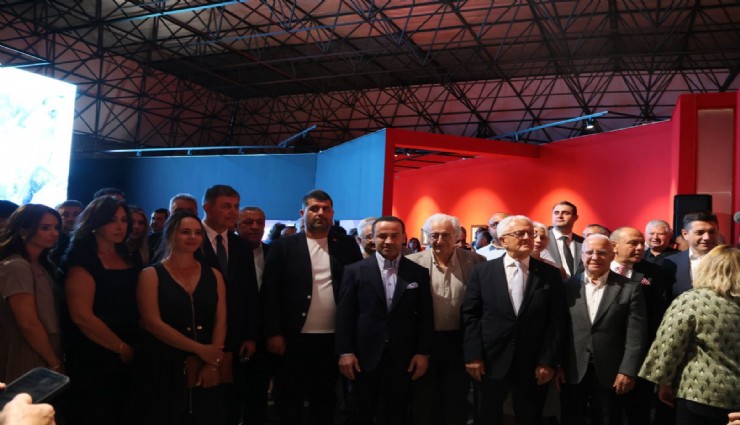 Ve Mavi Gözler Çakmak Çakmaktı: İzmir Atatürk ve dijital sanatı aynı çatıda buluşturdu
