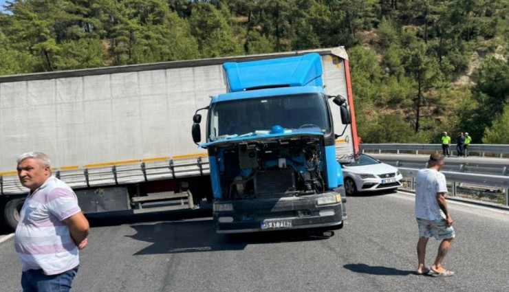 Yol ortasında tır arızalandı: İzmir  Manisa yolunu kapattı