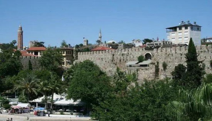 Bakanlık Antalya Kalesi’ni satışa çıkardı