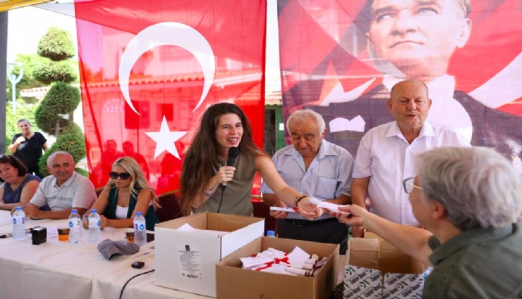 Başkan Denizli, Çeşme’de 32 yıllık tapu sorununu çözdü