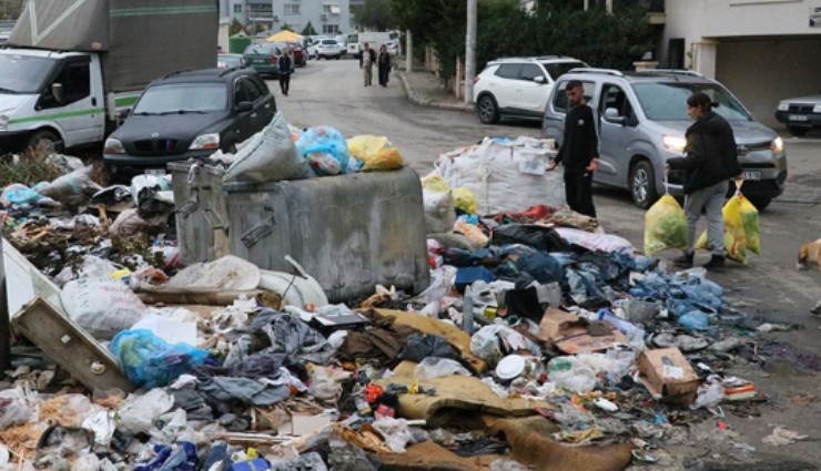 Buca’da çöp kamyonları sahaya çıktı