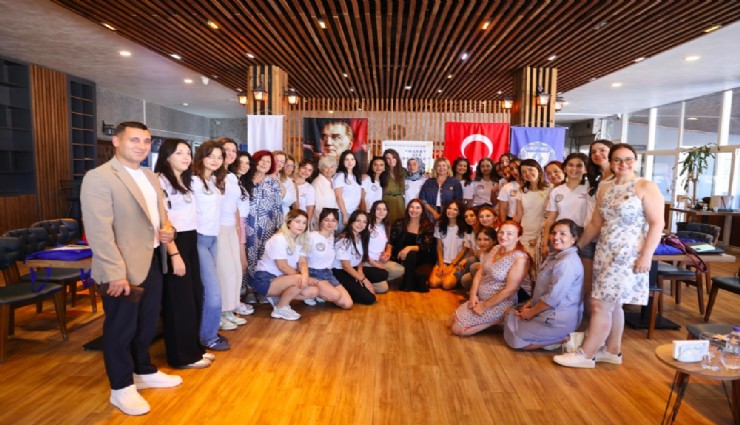 Çeşme Belediye Başkanı Ll Denizli, TSKF Gençlik ve Liderlik Kampı ’25  açılışında genç kadınlara seslendi