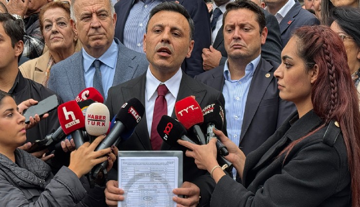 CHP İstanbul İl Başkanı Özgür Çelik mazbatasını aldı