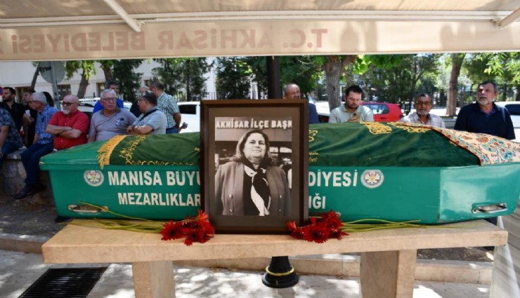 CHP'yi yasa boğan ölüm: CHP Akhisar İlçe Kadın Kolları Başkanı Emine Güven toprağa verildi