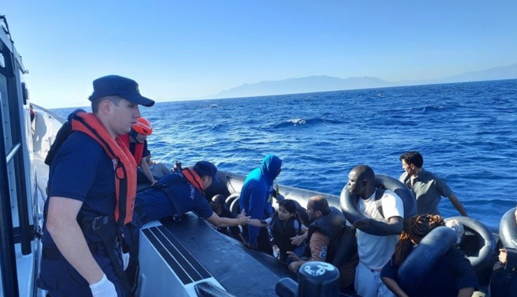 Ege sularında göçmen hareketliliği: 137 düzensiz göçmen kurtarıldı ve yakalandı