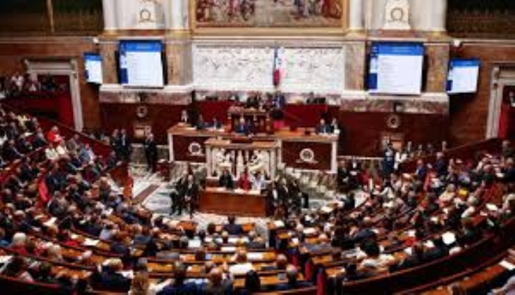 Fransa'da güvenoyu alamayan François Bayrou hükümeti düştü