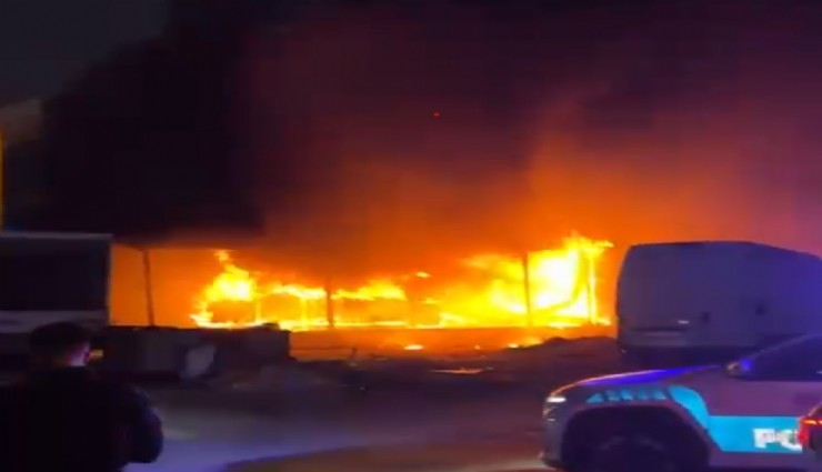 Gaziemir'de alevler mobilya fabrikasını sardı