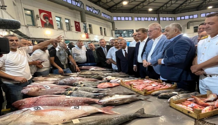 İzmir'de balık bereketi