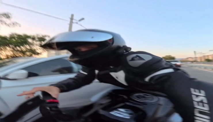 İzmir’de motosiklet sürücüsü kapı açma kazasında yaralandı