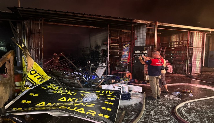 İzmir'de sanayi sitesinde korkutan yangın