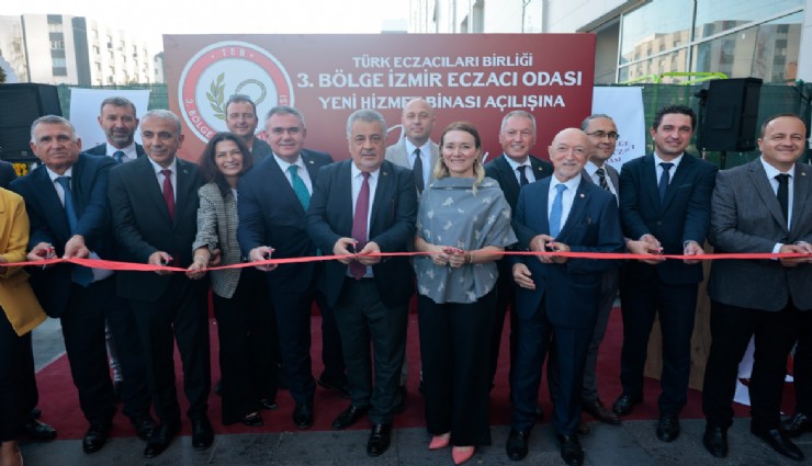 İzmir Eczacı Odası'nın modern hizmet binası Konak Halkapınar'da açıldı