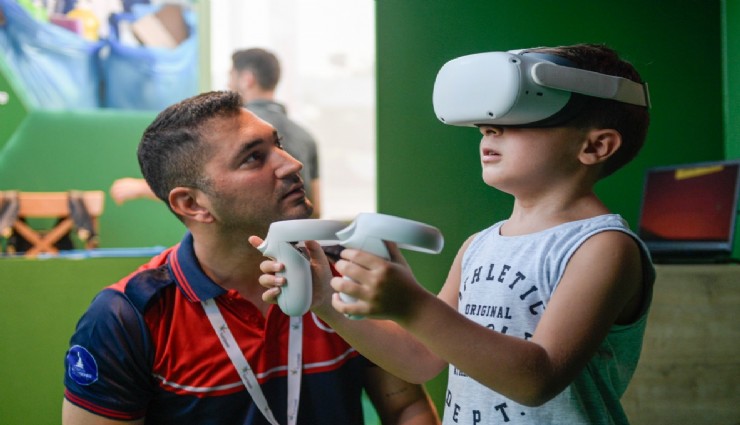 İzmir İtfaiyesi'nden fuarda sanal yangın eğitimi: İEF, eğlendirirken bilinçlendiriyor