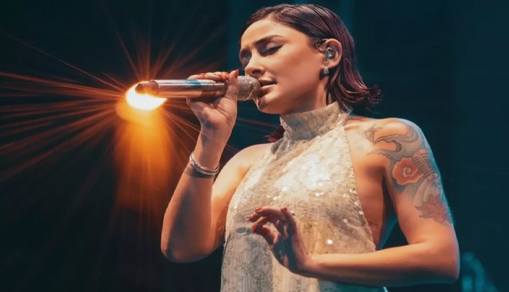 Melek Mosso’dan kıyafetini eleştiren AK Partili Namlı'ya sert cevap: 