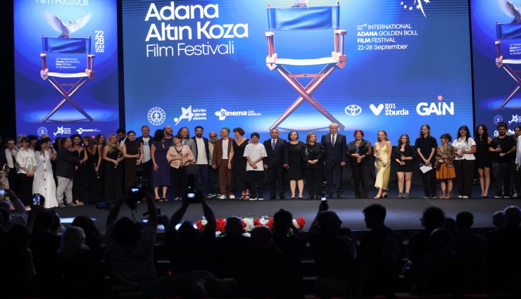 ‘O Da Bir Şey Mi' Altın Koza'ya damga vurdu: 8 ödül birden aldı