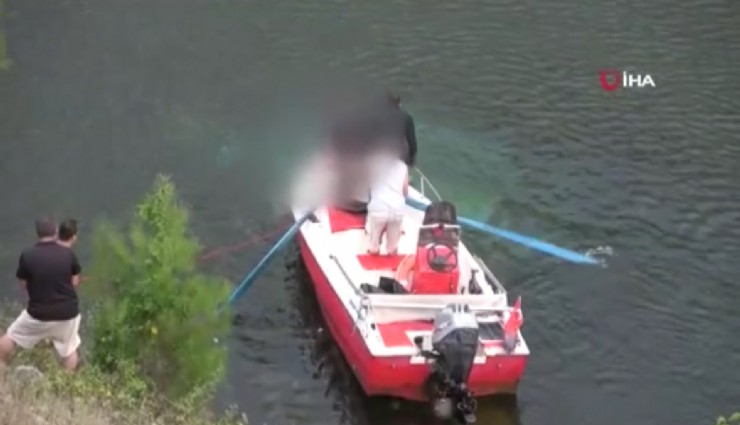 Otomobil Kızılırmak’a uçtu: Anne ile çocuğu öldü, doktor baba yaralı olarak kurtuldu