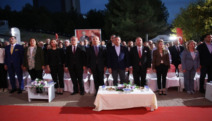 Özgür Özel, Uşak Belediyesi Ferdi Zeyrek Amfi Salonu açılışına katıldı