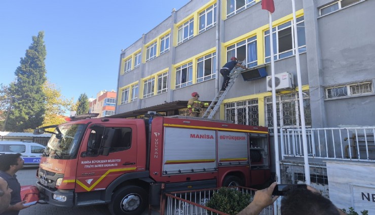 Turgutlu'da 3 çocuk okulda mahsur kaldı