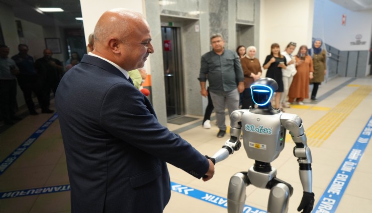 Türkiye'de bir ilk: İnsansı robot nüfusa kaydettirildi