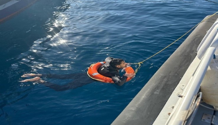 Yüzerek Yunanistan'a geçmeye çalıştı: Bitkin düşüp sahil güvenlikten yardım talebinde bulundu