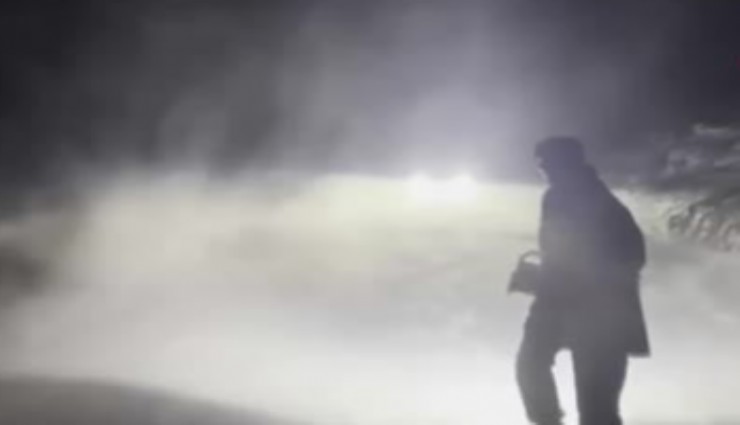 Afyonkarahisar'da kar ve tipi kabusu: 2 kişi yolda kaldı