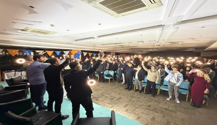 AK Parti İzmir Gençlik Kolları, ilk kez oy kullanacak 500 genç seçmenle buluştu