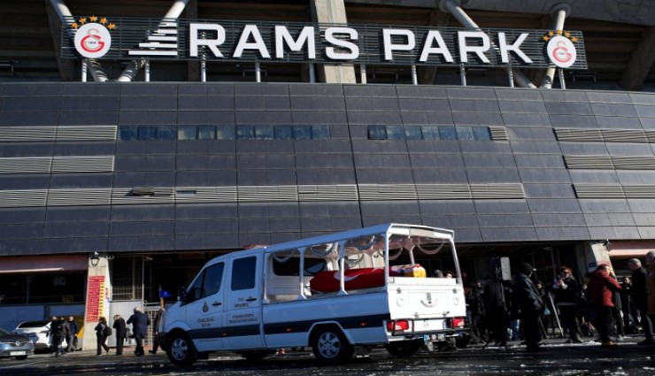 Gökmen Özdenak için stadyumda tören düzenlendi