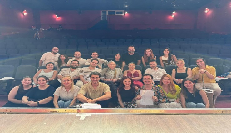 Haldun Dormen'in son prodüksiyonu, Sahne Tozu Tiyatrosu’nda yaşamaya devam ediyor