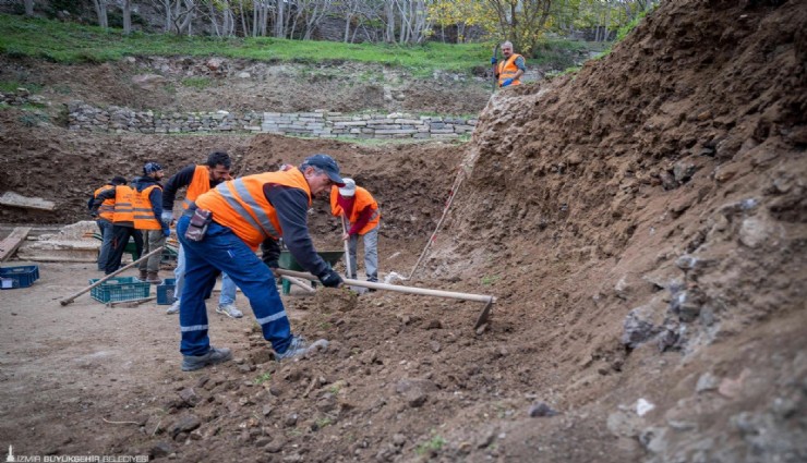 İzBB Smyrna Antik Tiyatrosu yolu için düğmeye bastı