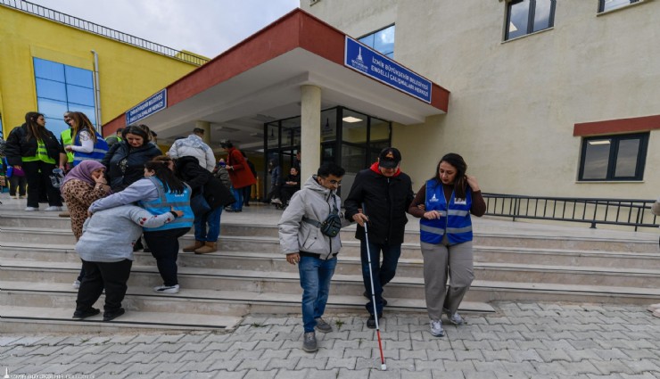 İzmir’de afet tatbikatı: Afet anında kimse geride kalmasın