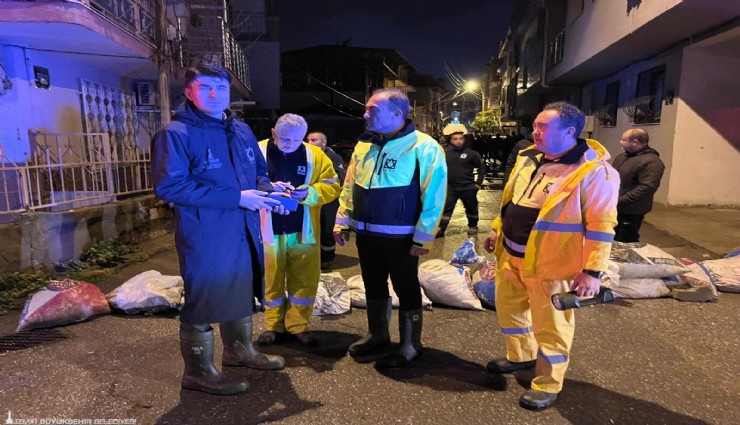 İzmir’de ekipler gece boyunca sahada