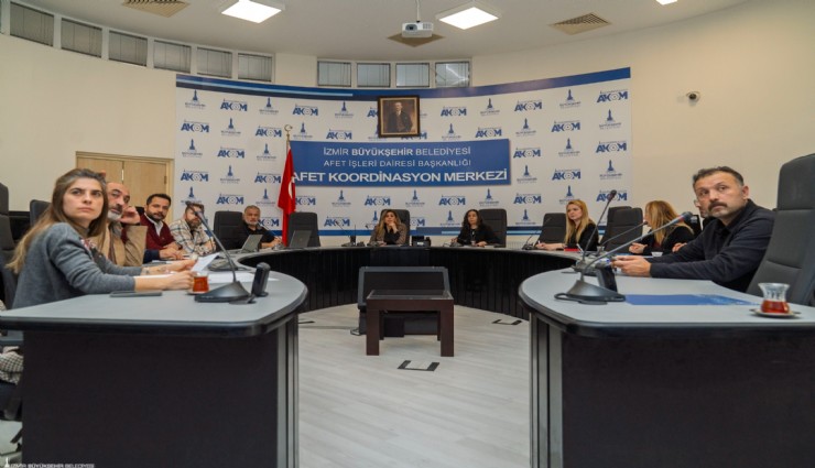 İzmir’de turuncu alarm: Kriz masası devrede, tüm birimler sahada