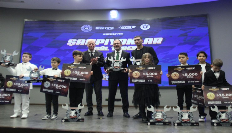 Motosikletin şampiyonları kupalarına İzmir'de kavuştu