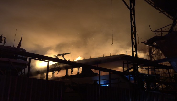 Muğla'da korkutan tersane yangını