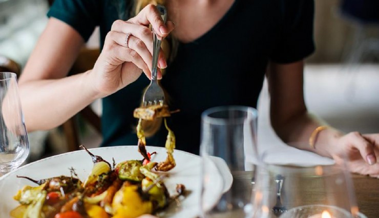 Restoranlarda servis ücreti, masa ücreti almak yasaklandı