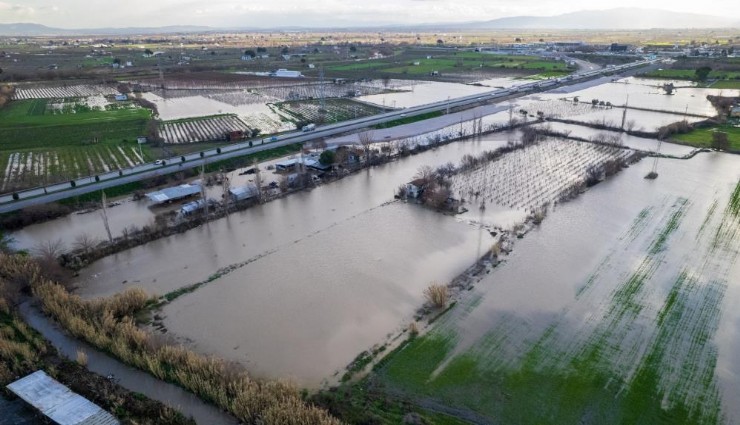 Tarım arazileri göle döndü