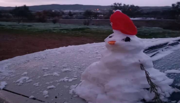 Urla'da kar yağışı etkili oldu