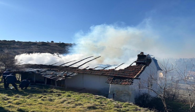 Uşak’ta ev yangını faciası: 1 ölü 1 yaralı