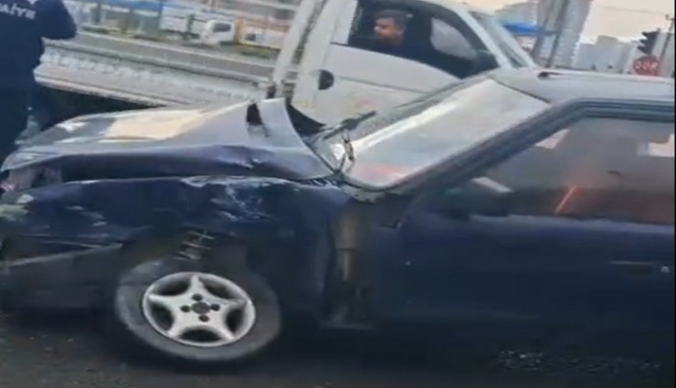 Yolcu otobüsü ile otomobil çarpıştı: 2 kişi yaralandı