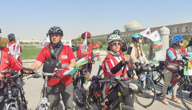 Bergamalı Emine Aktürk, Minab’daki çocuklar için 25 gün pedal çevirdi