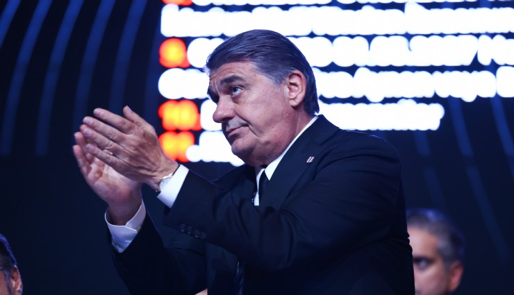 Beşiktaş Genel Kurulu'nda Serdal Adalı yönetimine oy çokluğuyla ibra