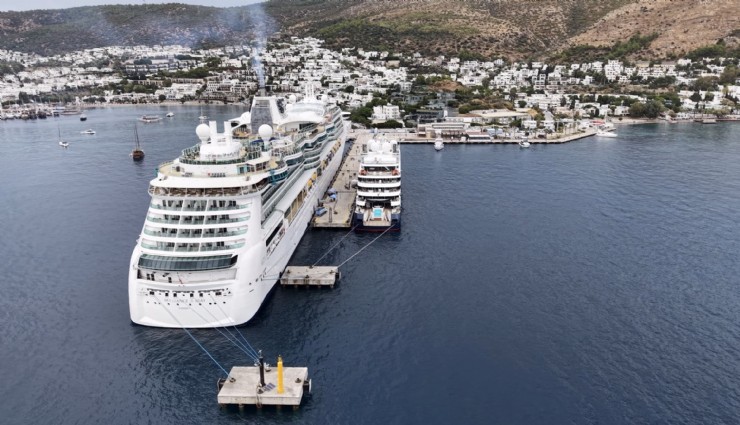 Bodrum’a iki kruvaziyer gemisi yanaştı: 2 bin 437 yolcu geldi