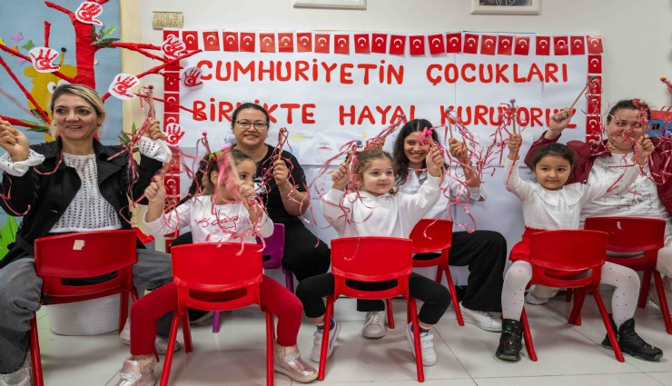 Bornova'da Cumhuriyet coşkusu çocuklarla başladı