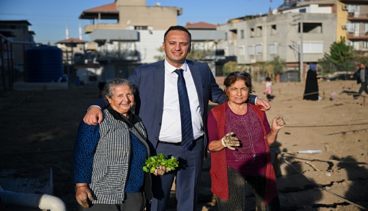 Bornova'da karbon sıfır kent bostanında üretim başladı