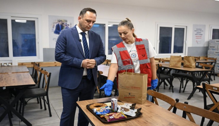 Bornova’da öğrencilere bin kumanya dağıtıldı