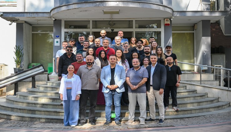 Bornova’da tiyatro perdeleri kapanmayacak: Üç farklı sahnede yeni sezon