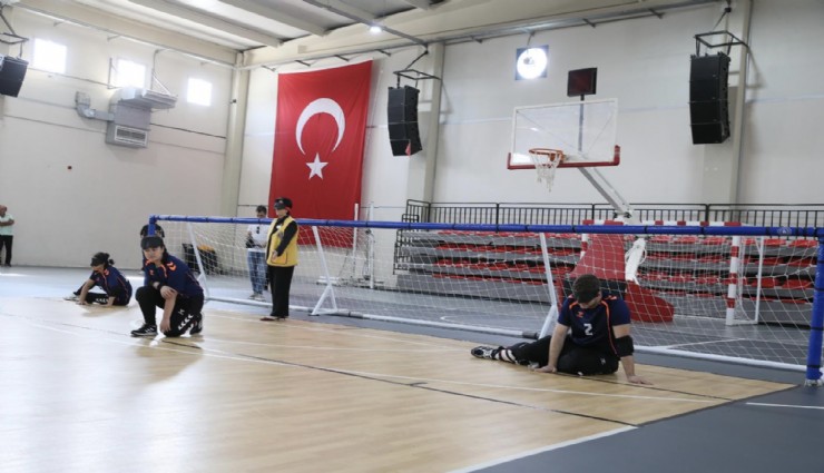 Çiğli'de görme engelli gençler goalball turnuvasında buluştu