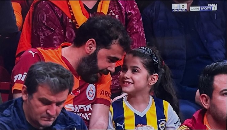 Derbide Galatasaray tribünündeki baba kız Türkiye'ye gündem oldu