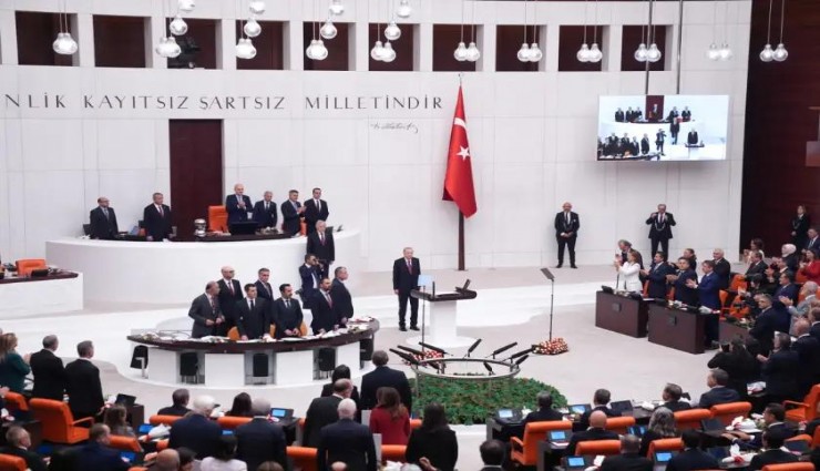 Erdoğan kürsüye çıktı, Özel ve YENİ Partili vekiller Genel Kurul'dan ayrıldı