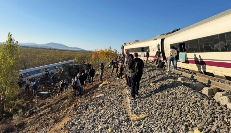 İspanya'da tren kazası: 10 kişi hayatını kaybetti